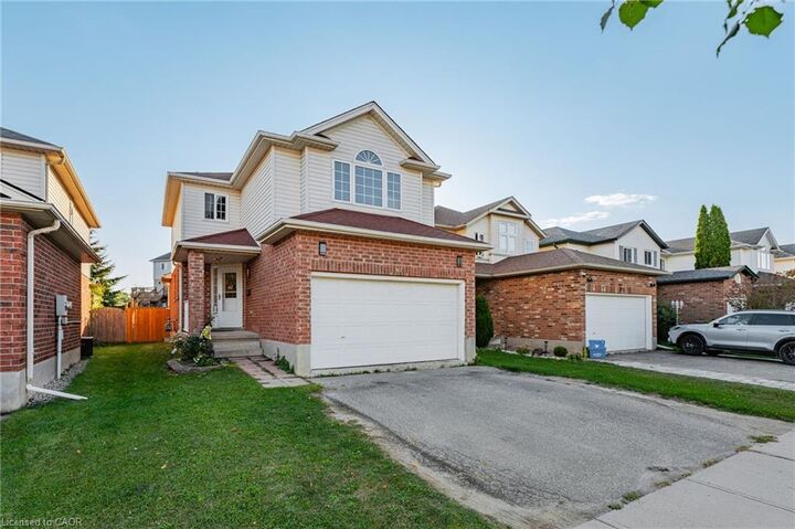 Property Photo:  81 Eastforest Trail  ON N2N 3M3 