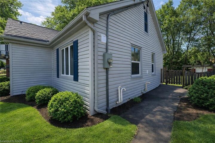 Property Photo: 168 Fifth Avenue 2 ON N2C 1P7