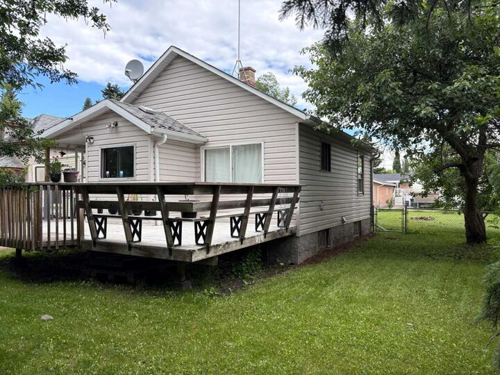 Property Photo: 5110 60 Avenue AB T4J 1G1