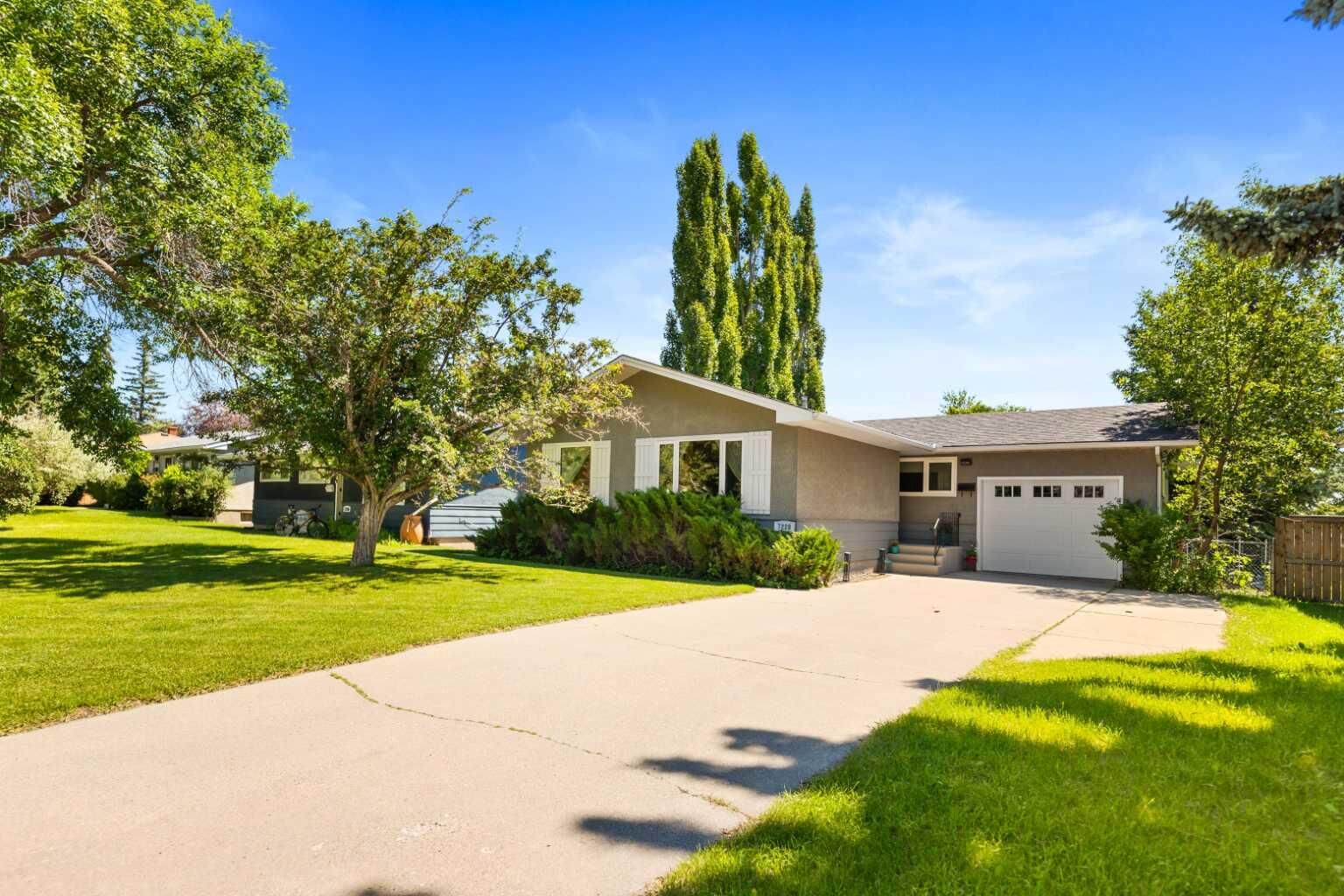 Property Photo:  7220 Farrell Road SE  AB T2H 0T6 
