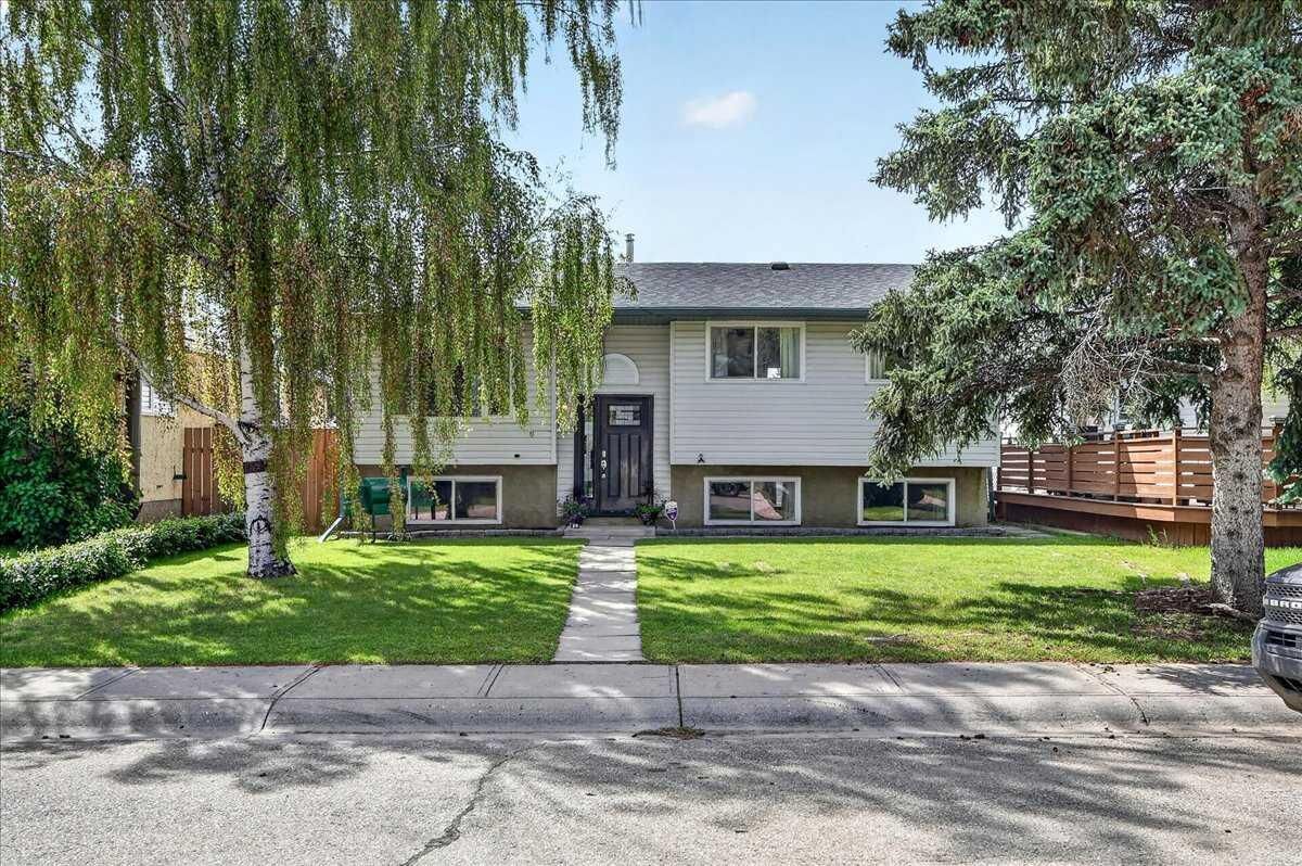 Property Photo:  81 Ashwood Road SE  AB T4B 1G9 