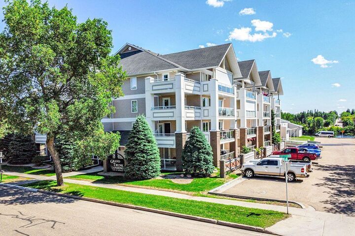 Property Photo:  5419 49 Avenue 208  AB T4V 0N6 