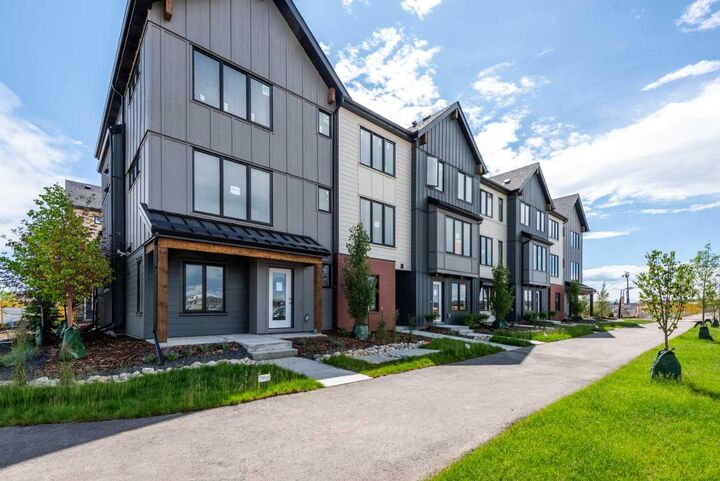7369 Mercado Avenue SE — photo 1