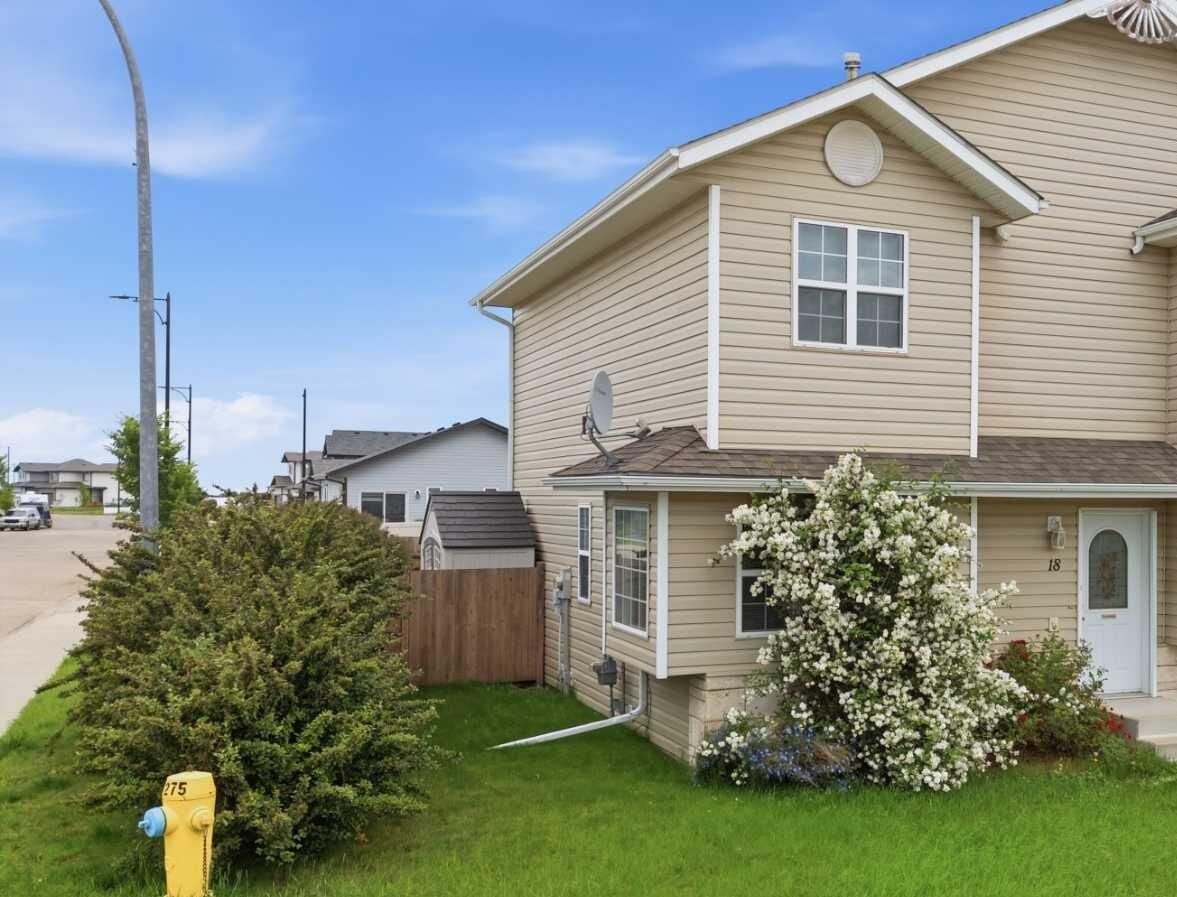 Property Photo: 18 Terrace Heights Drive AB T4L 0J2