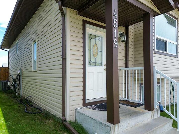 Property Photo:  4519 45 Avenue Close Avenue Close  AB T4T 1W8 
