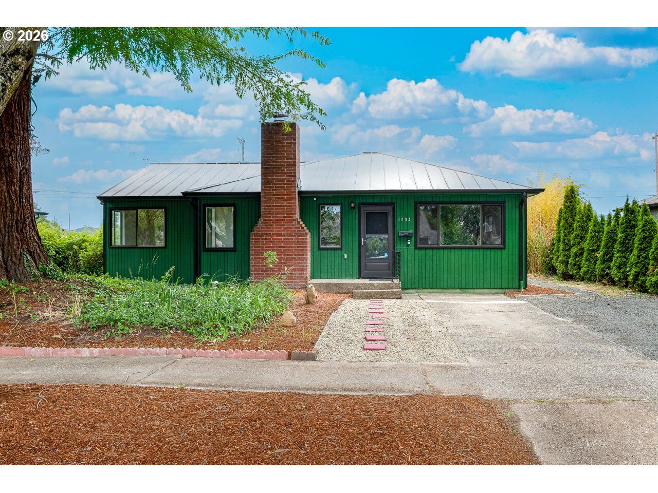Property Photo: 1404 Centennial Blvd OR 97477