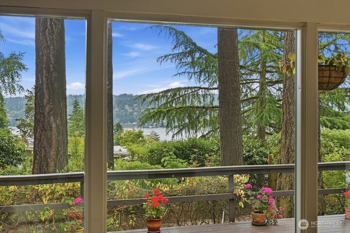 Property Photo: 15804 35th Avenue NE WA 98155