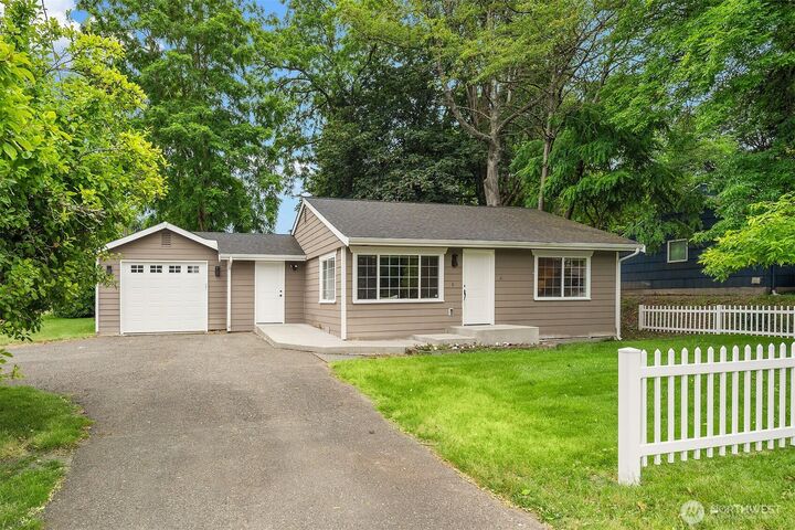 Property Photo:  10902  26th Avenue SW  WA 98146 