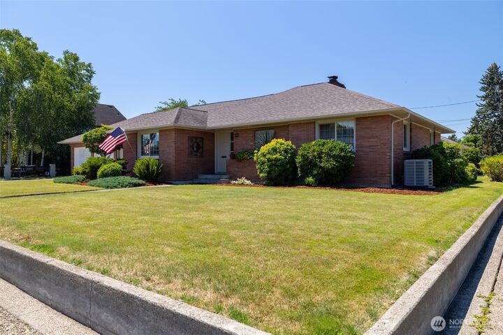 Property Photo:  727  K Street  WA 98531 