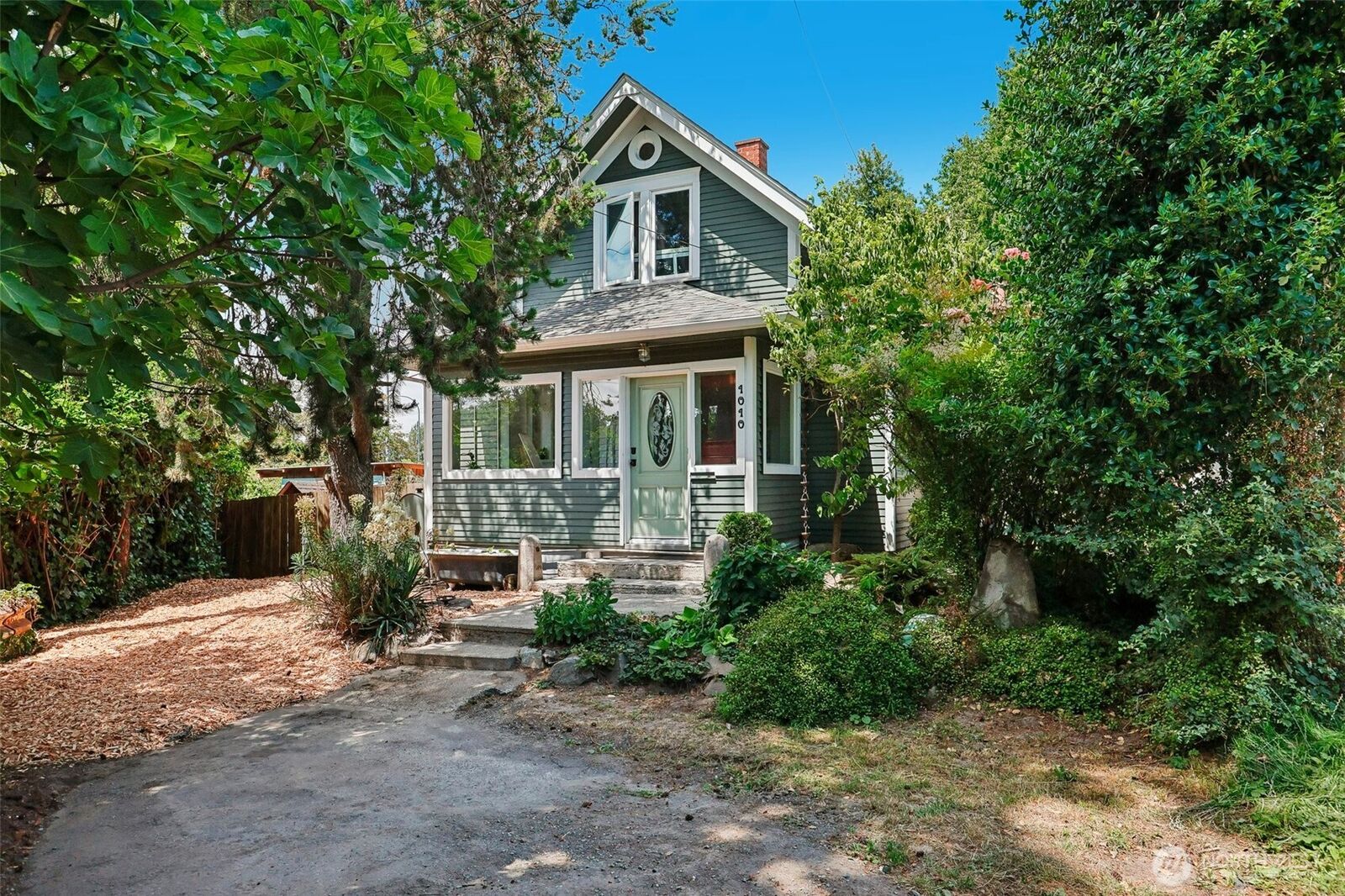 Property Photo:  1010 S Director Street  WA 98108 