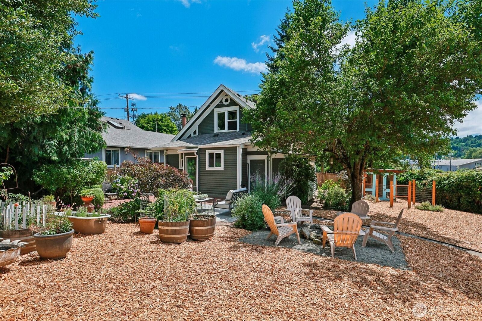 Property Photo: 1010 S Director Street WA 98108