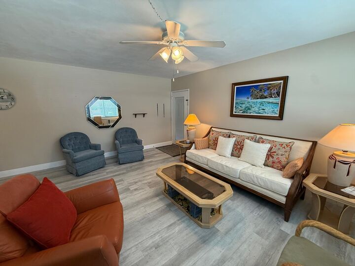 Property Photo: 700 Antioch Avenue 9 FL 33304