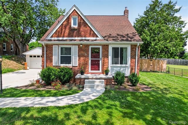 Property Photo: 3556 Lincolnshire Road MI 48328