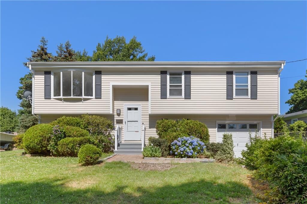 Property Photo:  94 Ridgewood Road  RI 02842 