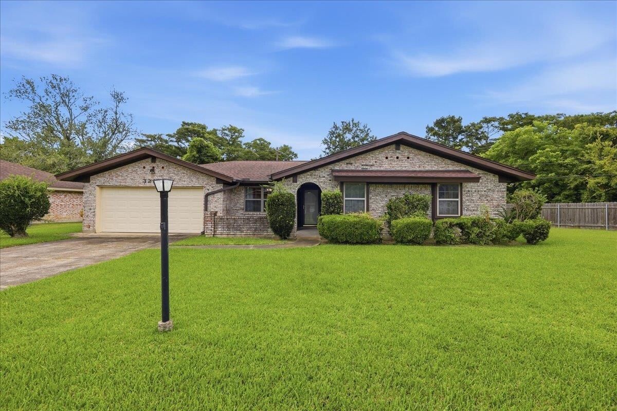Property Photo:  3210 Lancelot  TX 77630 