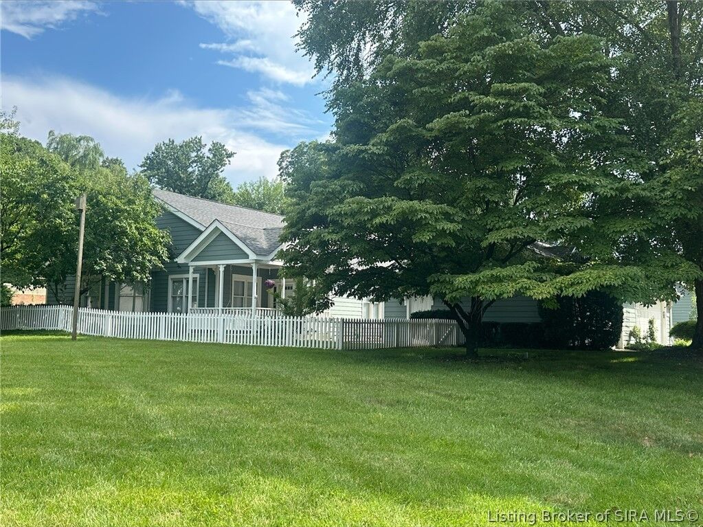Property Photo:  1812 Wesley Court  IN 47130 