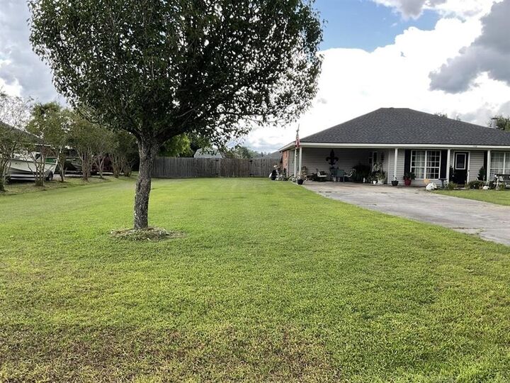 Property Photo: 1468 Muskhogean Drive LA 70611
