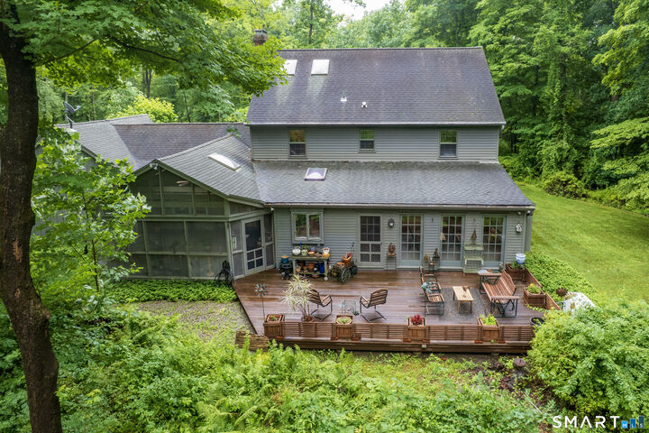 Property Photo:  