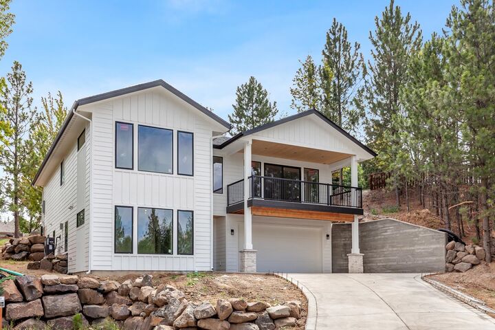 Property Photo: 5211 S Fairfax Ln WA 99037