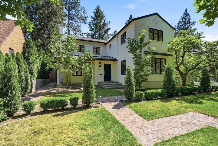 Property Photo: 907 W 20th Ave WA 99203