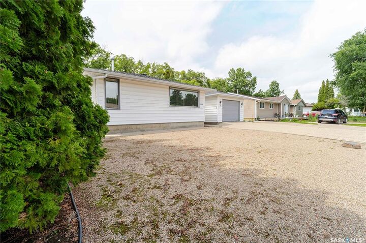 Property Photo:  1014 Hopkins Crescent  SK S6H 3E7 
