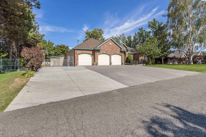 Property Photo: 1125 S Tranquility Prse WA 99338