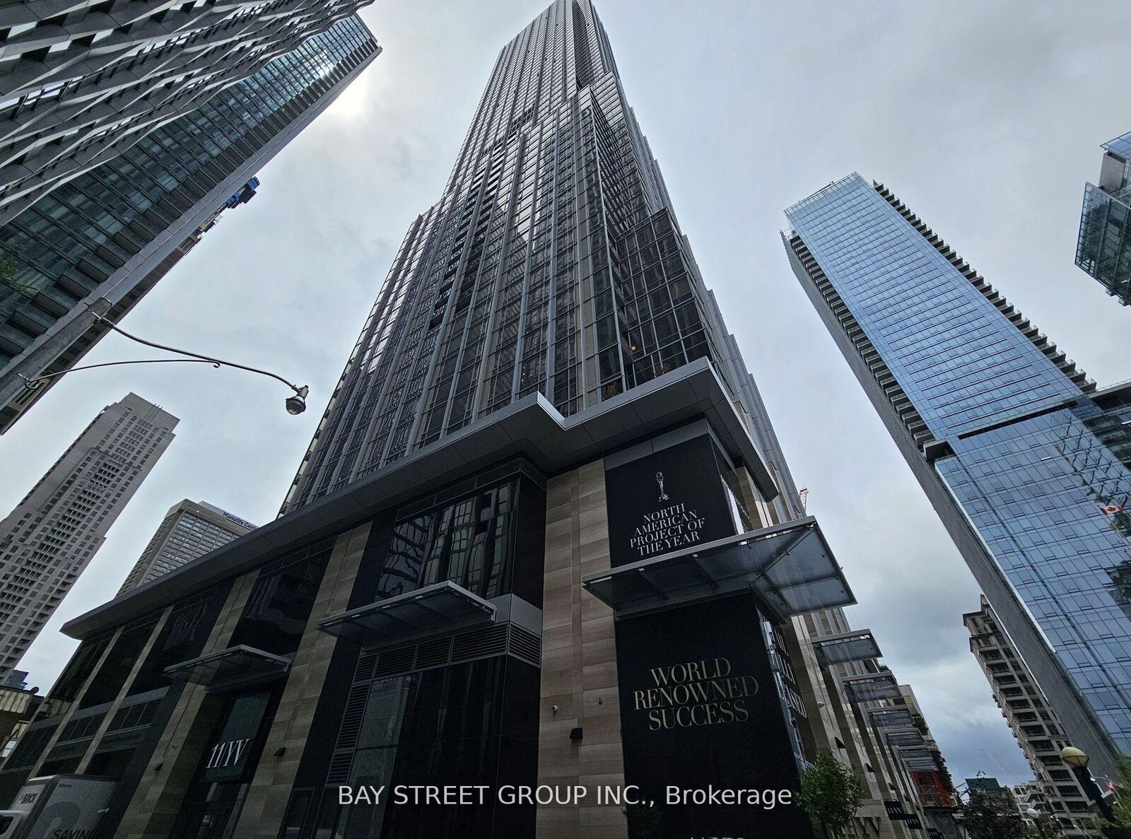 Property Photo: 11 Yorkville Avenue 3605 ON M4Y 0B7