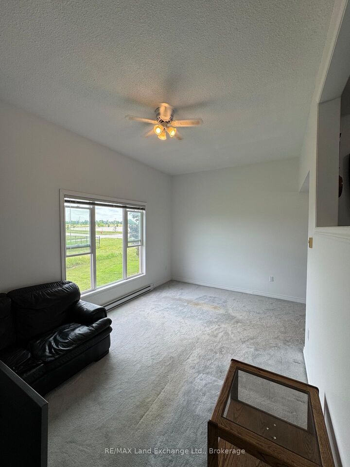 Property Photo:  31 Philip Place 31  ON N2Z 2E7 
