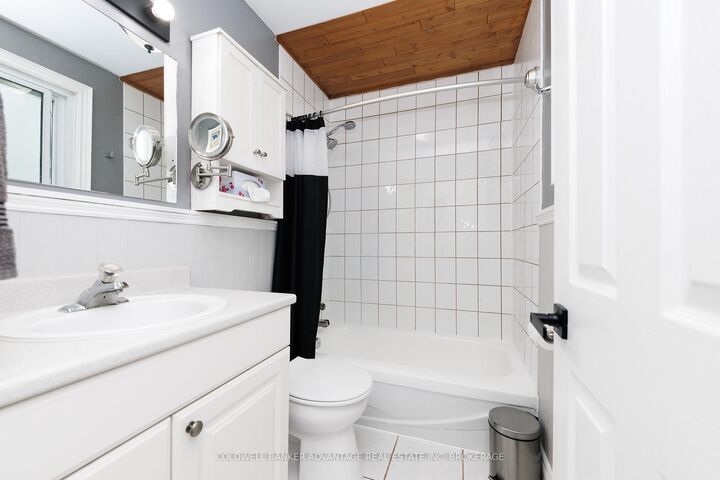 Photo de la propriété:  10448 Lakeshore Road W  ON L3K 5V4 