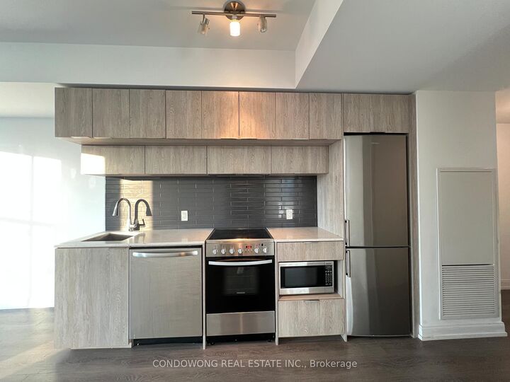 Property Photo:  181 Dundas Street E 4811  ON M5A 0N5 