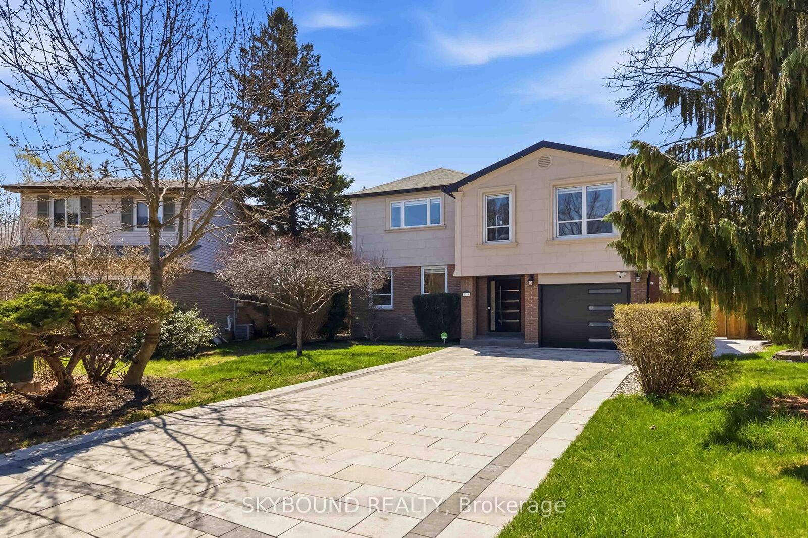 Property Photo: 2711 Spruce Needle Court ON L5L 1N2