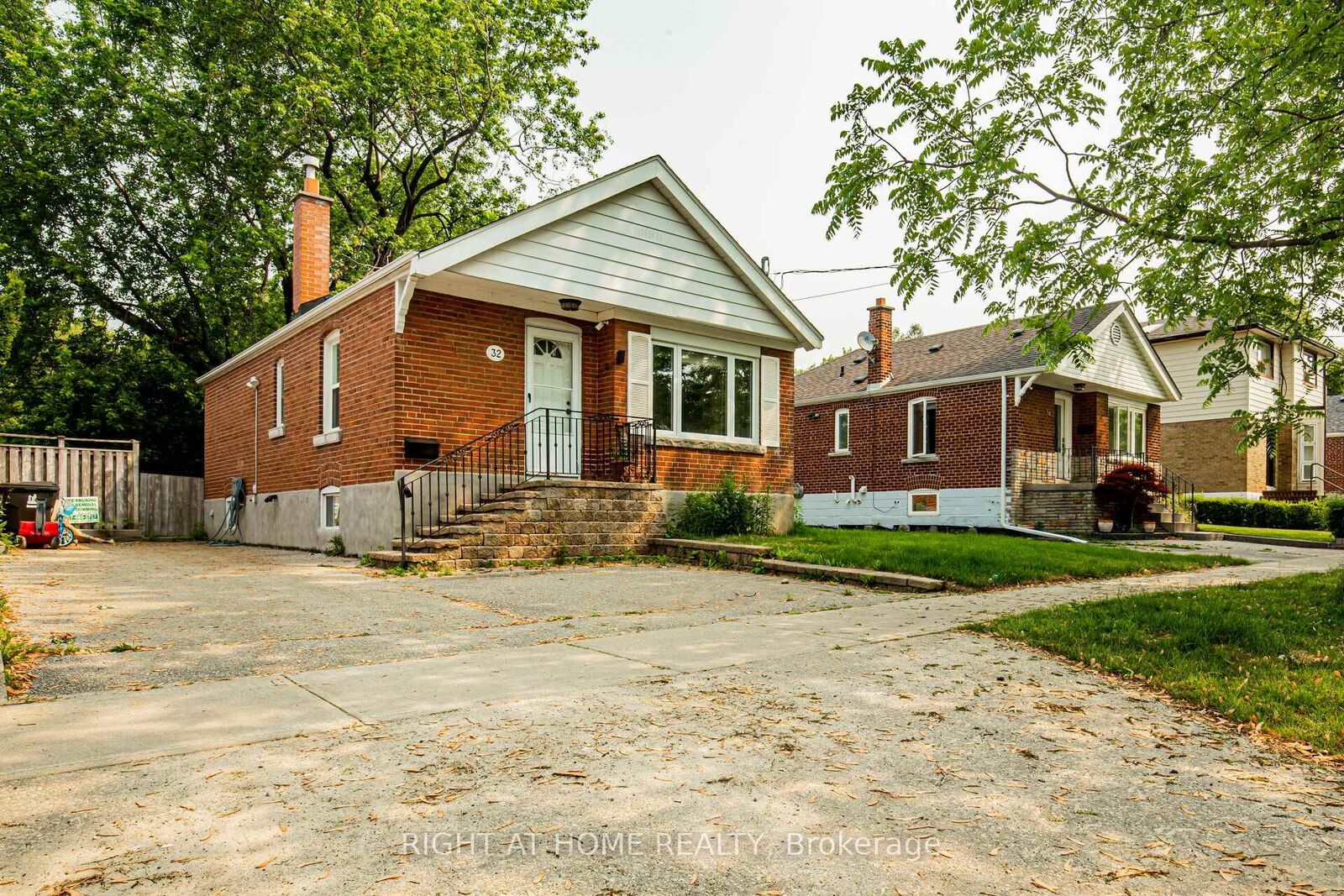 Property Photo: 32 Florens Avenue ON M1L 1R6