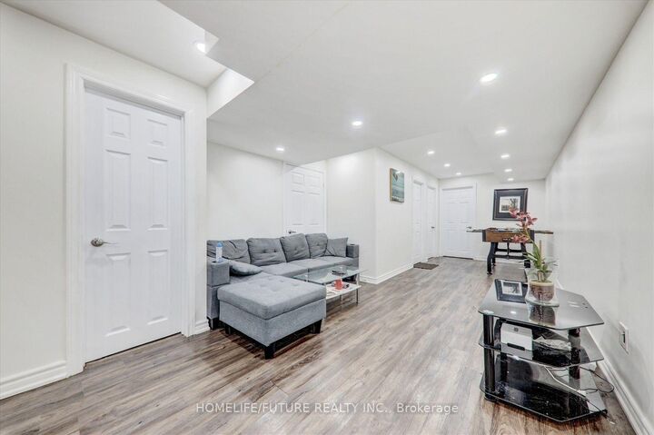 Property Photo: 70 Mohandas Drive ON L3S 0E4