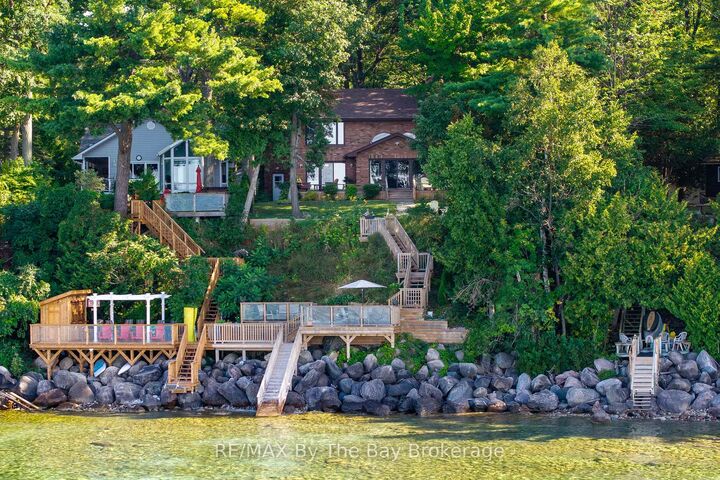 38 Willow Drive — photo 1