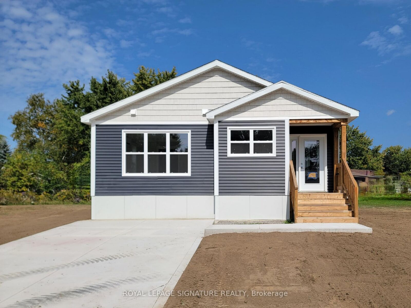 Property Photo: 16 Briarwood Place ON L0L 1L0