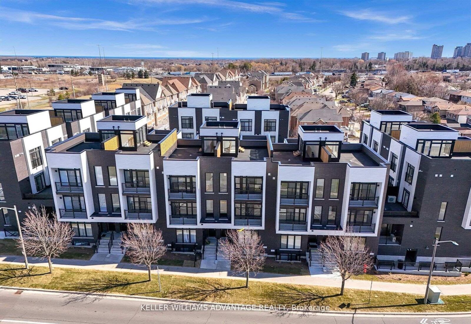 Property Photo:  188 Angus Drive 26  ON L1S 0G5 