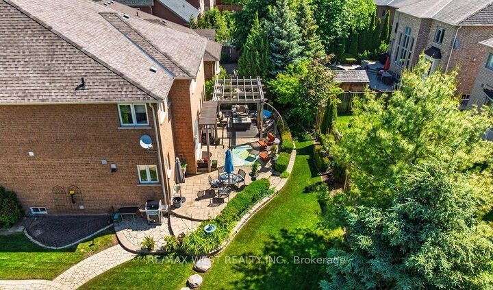 Property Photo: 3338 Fox Run Circle ON L6L 6W4