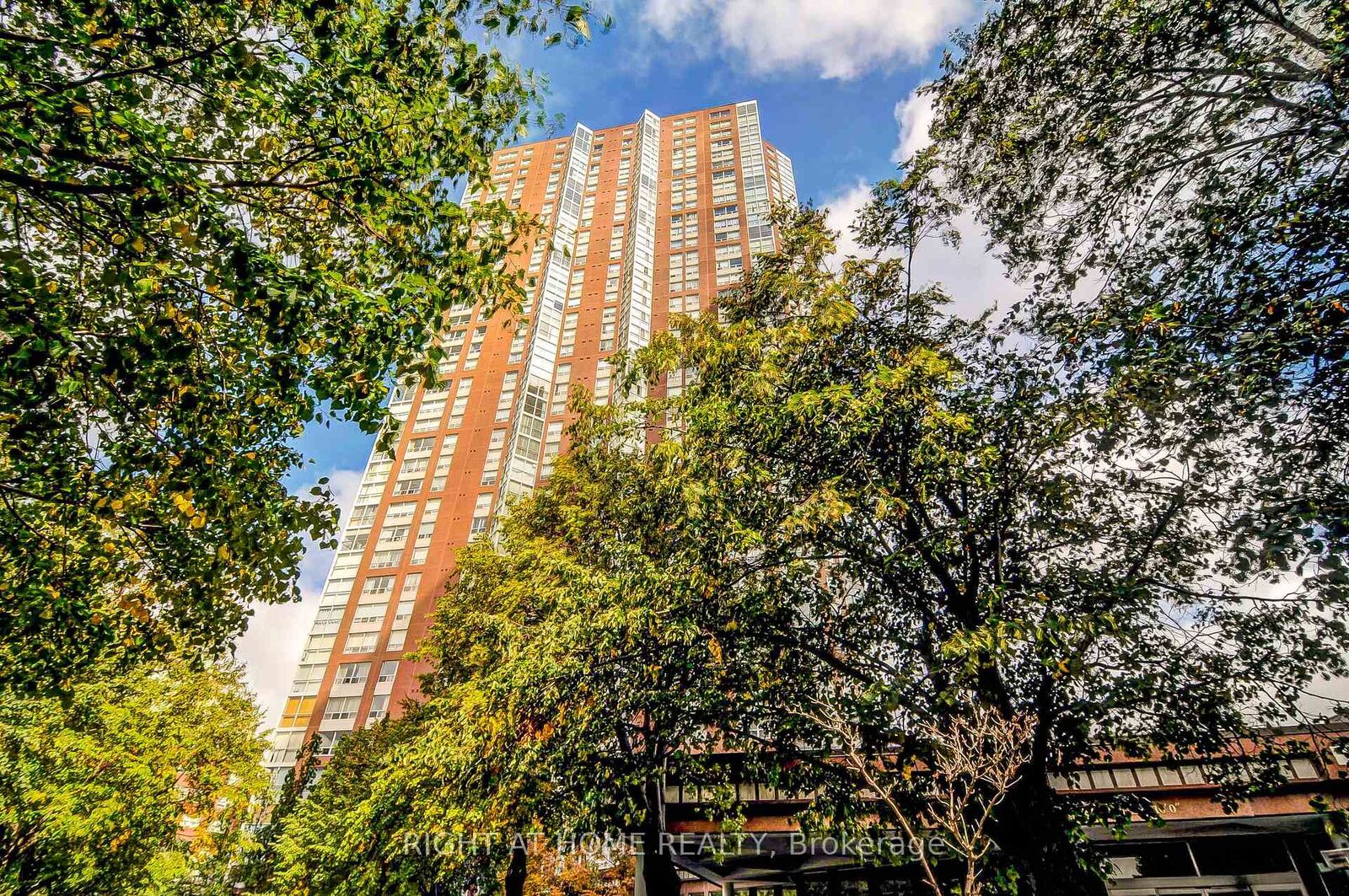 Property Photo:  7 Concorde Place 1310  ON M3C 3N4 