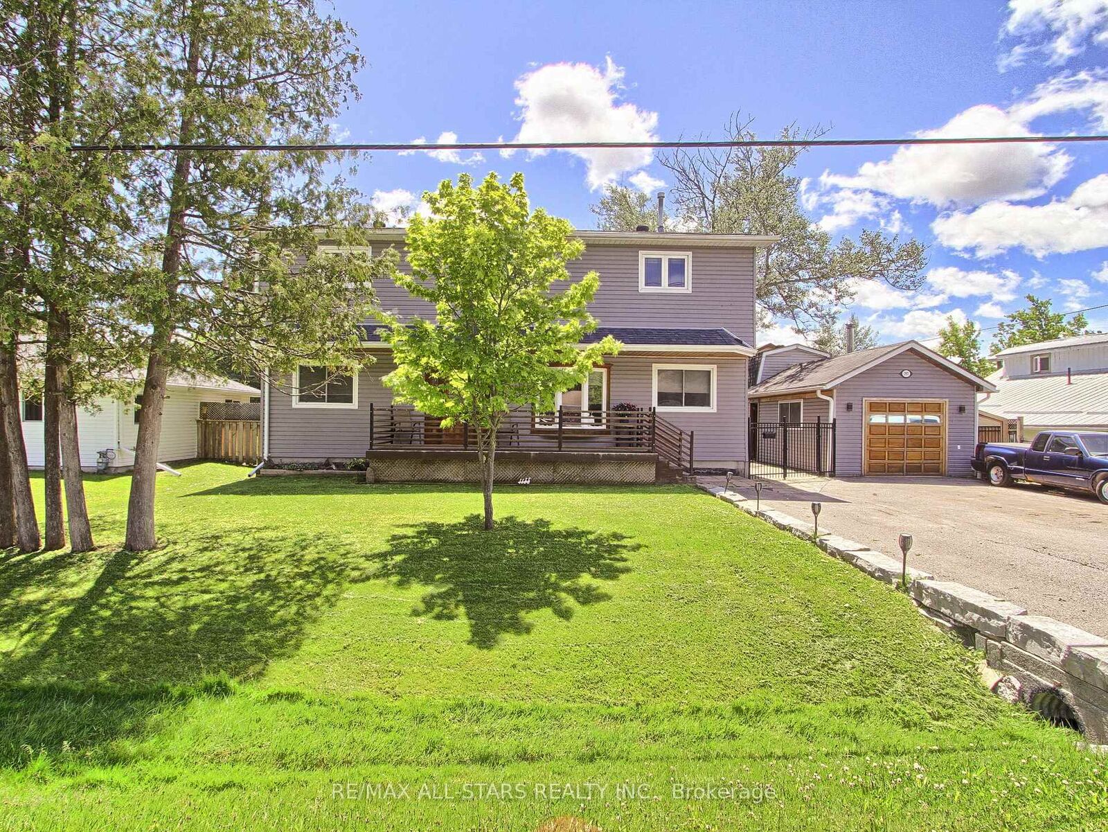 Property Photo: 397 Winnifred Drive ON L4P 3B6