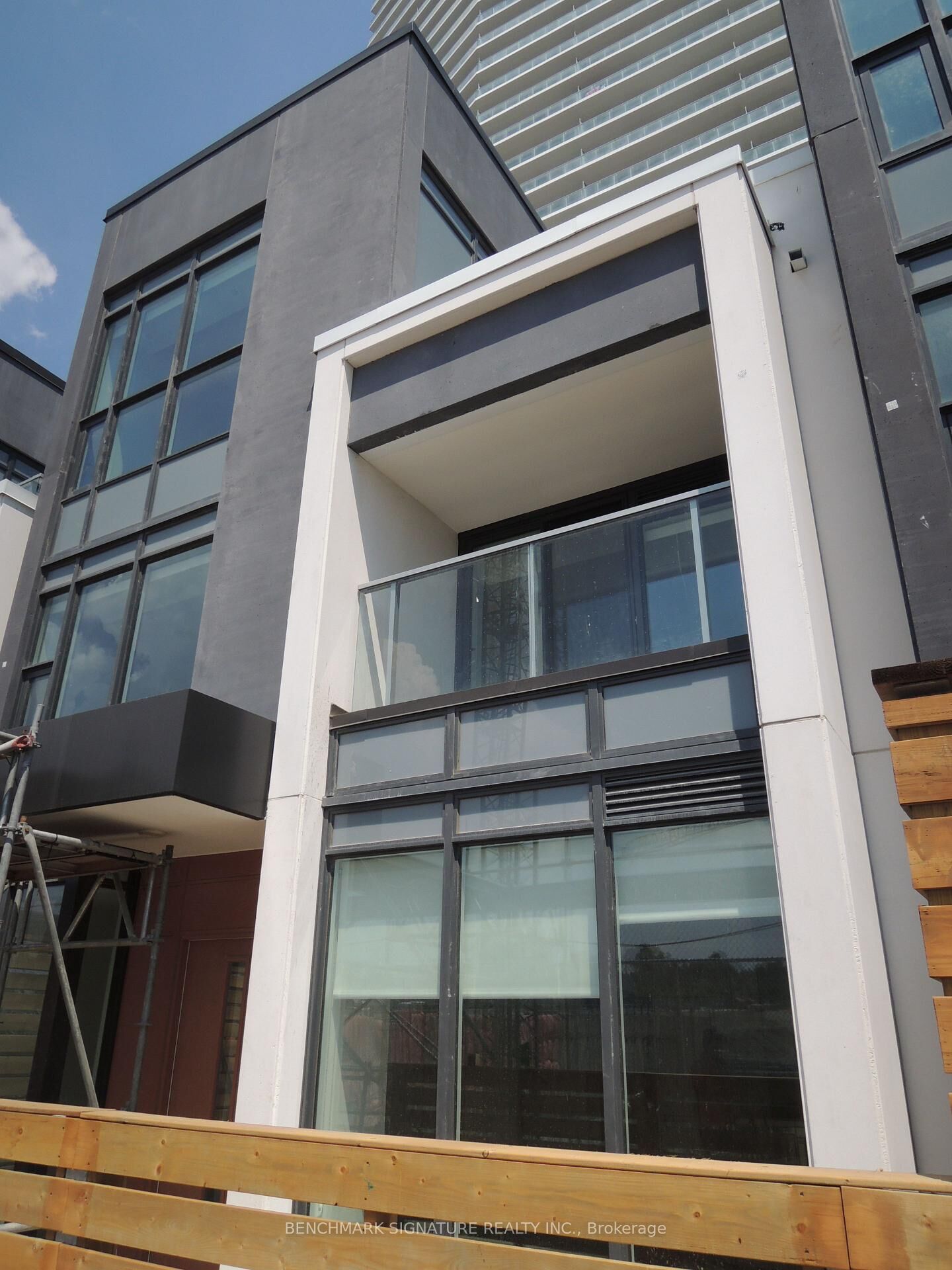 Property Photo:  113 McMahon Drive Th16  ON M2K 0E3 