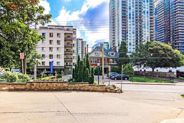 Property Photo:  549 Ridout Street N 903  ON N6A 5N5 