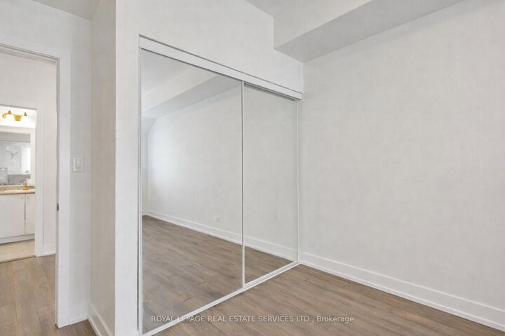 Property Photo: 150 Oak Park Boulevard 420 ON L6H 3P2