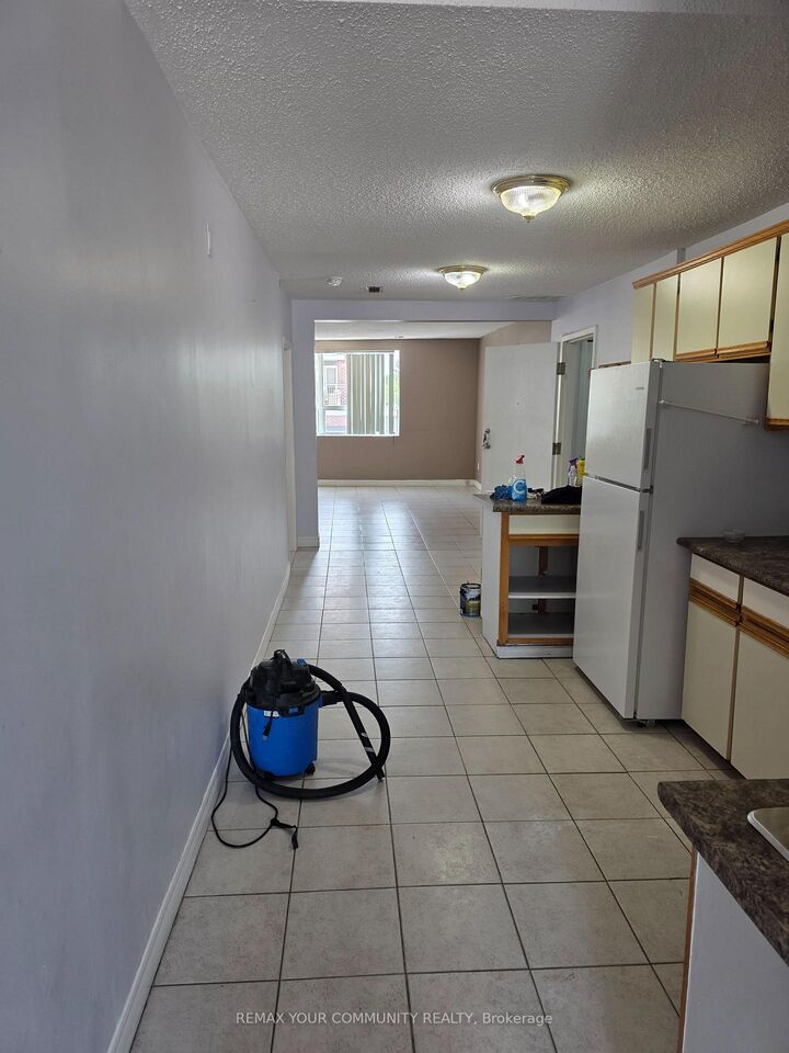 Property Photo:  10088 Yonge Street 1  ON L4C 1T8 