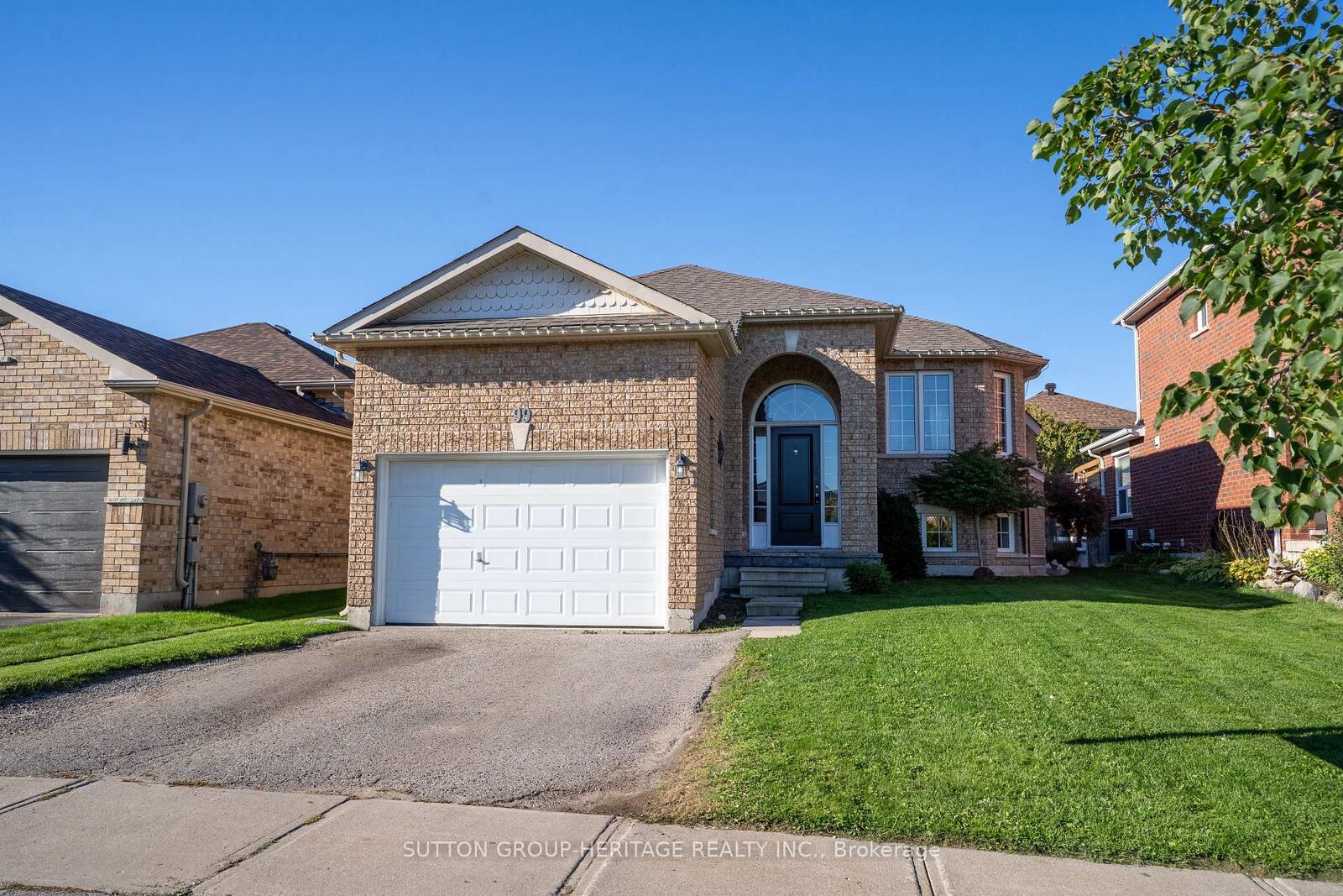 Photo de la propriété: 99 Sweetnam Drive ON K9V 0A6