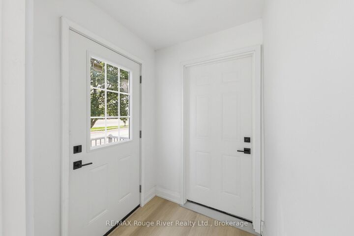 Property Photo: 144 Macdonald Avenue Unit B ON K8N 3Y3