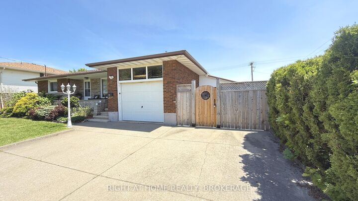 Property Photo: 94 Wellington Street ON L3B 1B1