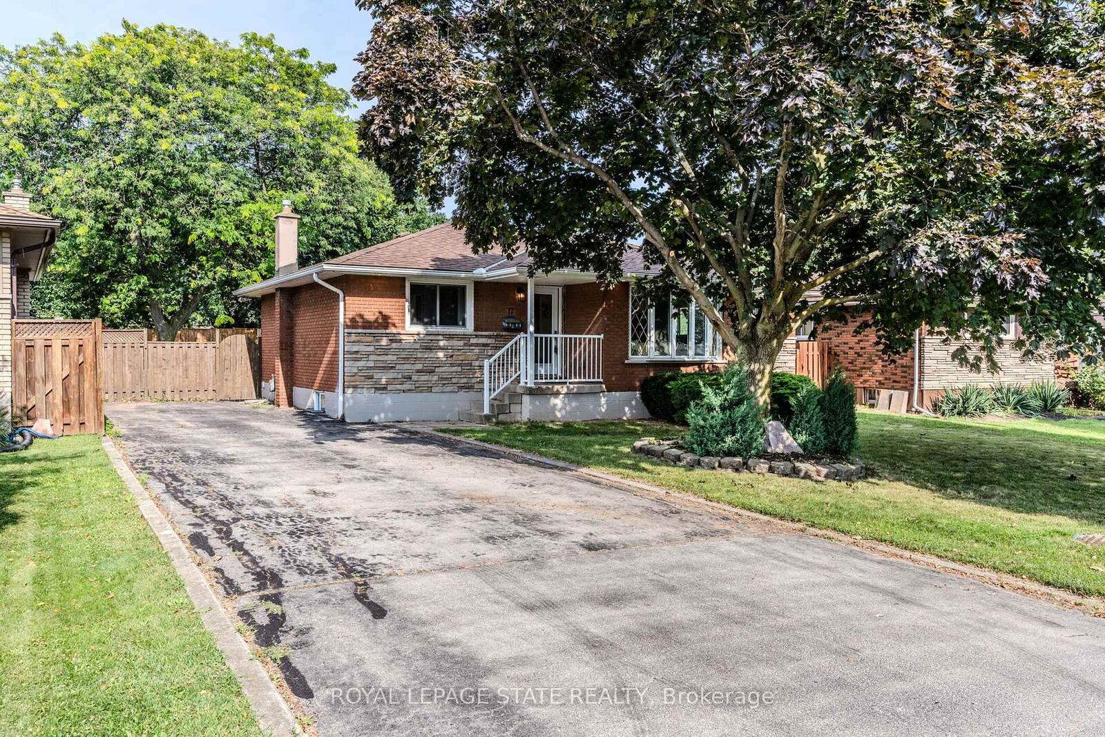 Property Photo: 17 Woodsview Avenue ON L3M 3S5
