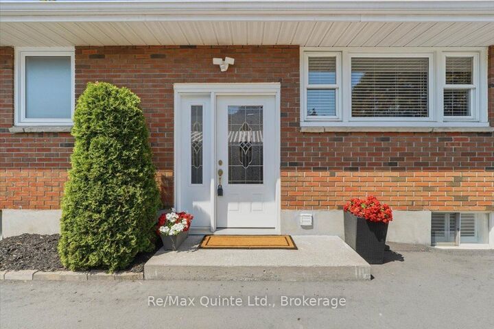Property Photo:  4 Gould Street  ON K8V 1Y6 