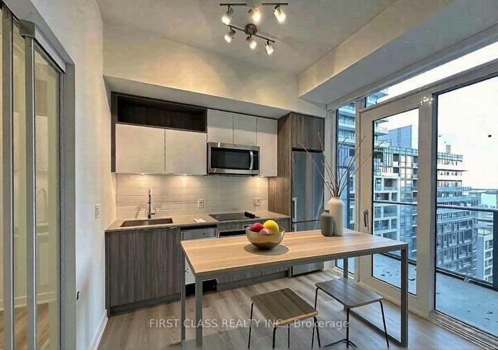Property Photo:  135 Lower Sherbourne St N/A 1733W  ON M5A 1Y4 
