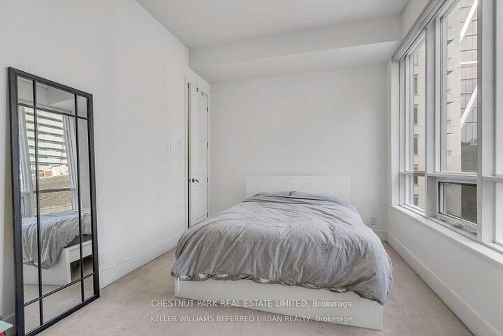 Property Photo:  21 Balmuto Street 802  ON M4Y 1W4 